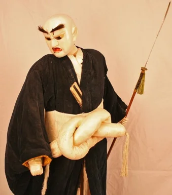 Bunraku puppet for Japanese traditional puppet theatre. Article about Bunraku - traditional, Japanese puppet theatre and its influence on Japan's manga and anime.
