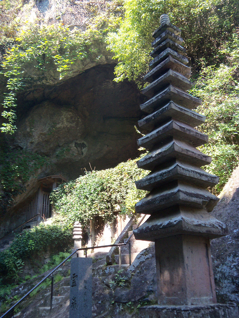 After the duel with Sasaki Kojiro, Miyamoto Musashi went to Reigando cave, Kumamoto on Kyushu Essay about life and work of the greatest of Japanese samurais - Miyamoto Musashi, author of the Book of Five Rings (Go Rin No Sho), philosopher, tactician in Japan, 17th century (and manga and anime based on his life)