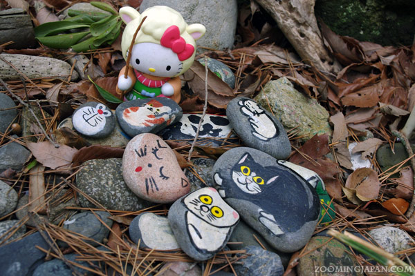 Cat pebbles for luck - Tashirojima, the Island of Cats in Japan. Article about cat island in Japan - Tashirojima. Island where cat population largely outnumbers human population. Has its own neko jinja cat shrine and even so called "Manga Island" with cat-shaped houses. Cats in Japan.