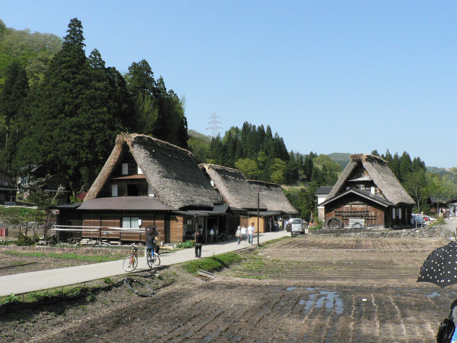 Opuszczona wieś japońska, genkai shuraku. Artykuł o współczesnej Japonii - genkai shuraku czyli problem znikających, dyludniających się wsi, ghost towns, ghost villages. Miasta i wsie duchów.
