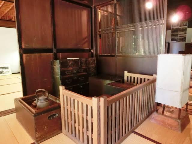 Wzornik samobójczej miłości. Co nam mówi teatr czasów shōgunatu, a co Werter Goethego? Świt nad Osaką, rok 1703. Miesiąc później całe miasto ogląda tę śmierć na scenie, a kasa teatru spłaca długi. Sonezaki shinjū, Werter Goethego i cena formy.