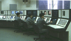 Dawny zakłąd - rafineria na Naoshimie, Japonia. Artykuł o japońskiej wyspie sztuki Naoshima, na której można podziwiać japońską sztukę współczesną, Yayoi Kusama, Tadao Ando i innych. Muzeum Benesse Corporation na Naoshimie.