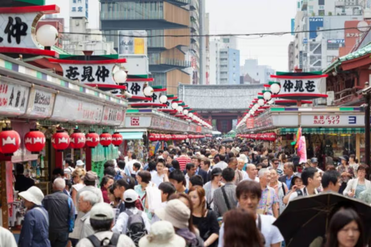 Japanese social pressure leads some people to disappear, evaporate - make a jouhatsu. Article-essay about a jouhatsu phenomenon in contemporary Japan. People evaporating, disappearing from Japanese society. Next social problem plaguing Japan after hikikomori, suicide and low birth rate.