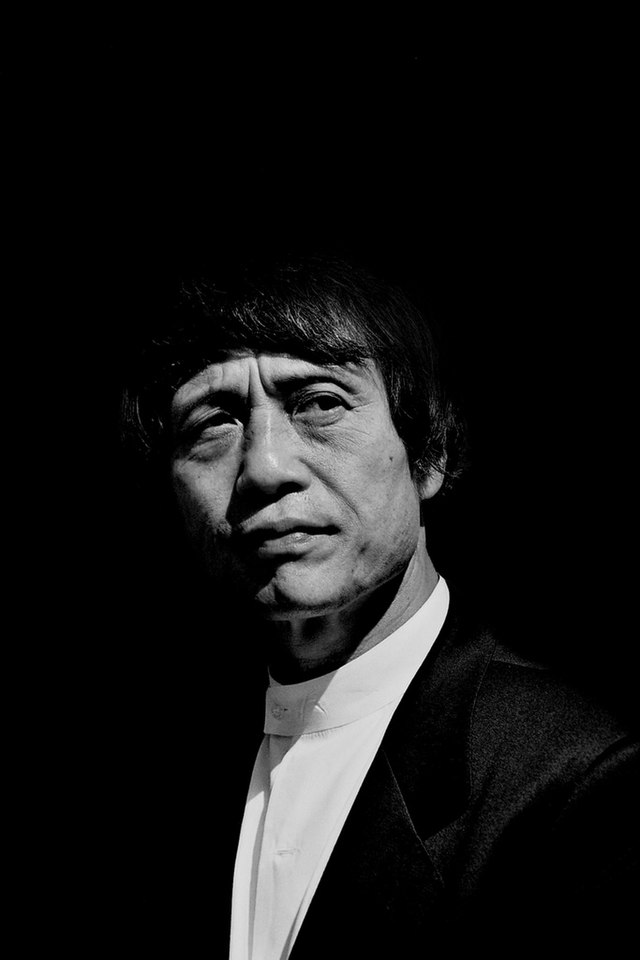 Tadao Ando - japoński architekt i artysta, budował na Naoshimie. Artykuł o japońskiej wyspie sztuki Naoshima, na której można podziwiać japońską sztukę współczesną, Yayoi Kusama, Tadao Ando i innych. Muzeum Benesse Corporation na Naoshimie.