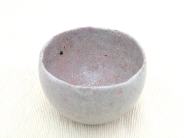 Wabi Sabi style of imperfection - Japanese bowl. Articles and essays on Japanese history, culture and philosophy. Wabi Sabi - Japanese Aesthetics of Imperfection in life, art, manga and anime.