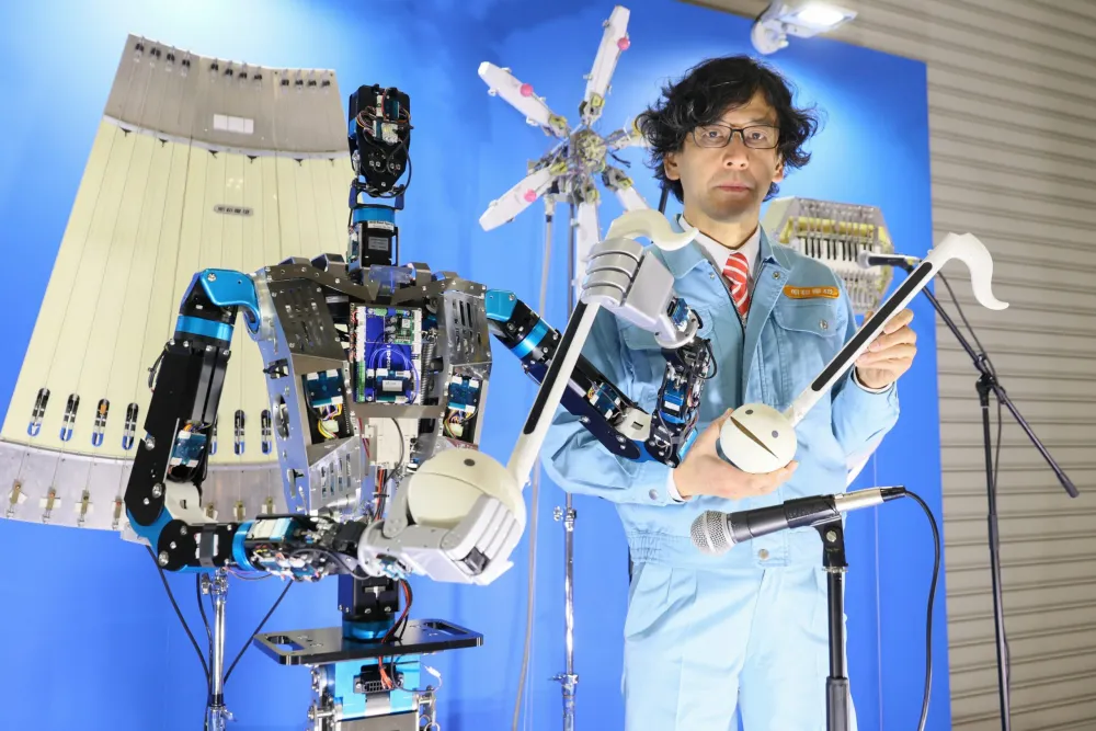 Cool Japan to strategia, która również promuje Japonię, jako kraj innowacji technologicznych. Artykuł o strategii rządu japońskiego "Cool Japan" - polityka ekspansji kulturowej i wsparcia dla eksportu dóbr kulturowych Japonii (manga, anime, muzyka, tradycja, gastronomia) na świecie.