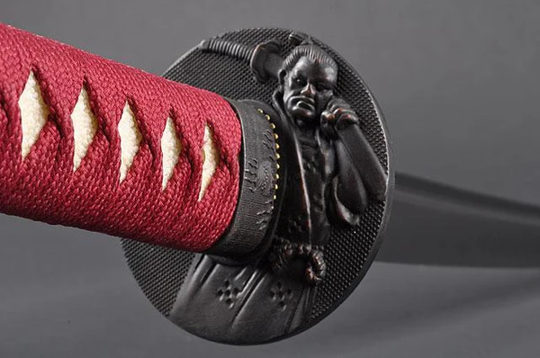Tsukamaki - handle wrapping for samurai katanas. Essay about the Japanese sword katana - the history, structure, meaning, symbolism of katana in samurai Japan (history of samurais and Japan)