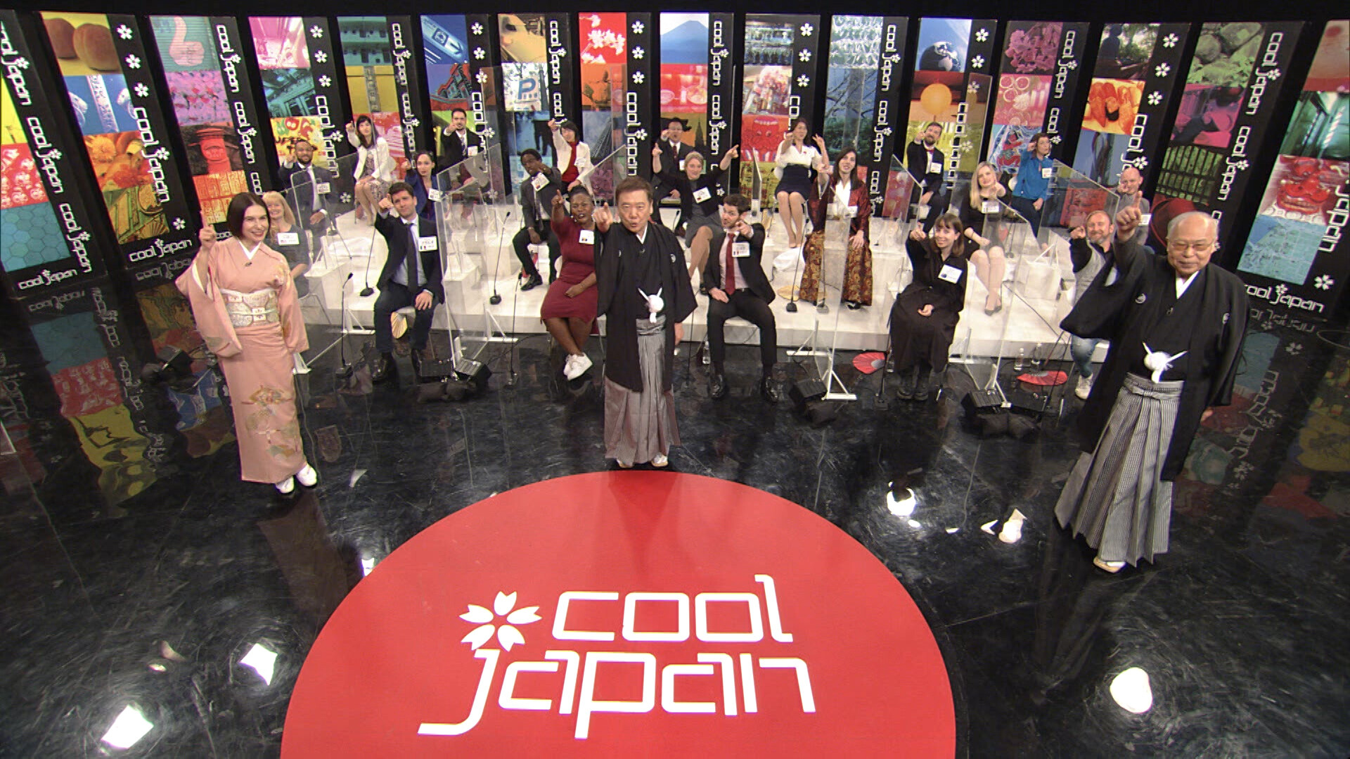 Celebracja programu wsparcia dla japońskiej kultury - Cool Japan. Artykuł o strategii rządu japońskiego "Cool Japan" - polityka ekspansji kulturowej i wsparcia dla eksportu dóbr kulturowych Japonii (manga, anime, muzyka, tradycja, gastronomia) na świecie.