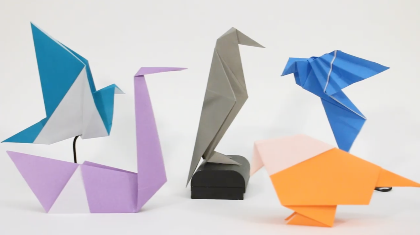 Japońska sztuka i kultura - czym jest origami. Esej o origami - miejsce origami w kulturze i historii Japonii, historia origami i jego wpływ na filozofię i sztukę. Przykłady origami z japońskich anime i mangi.
