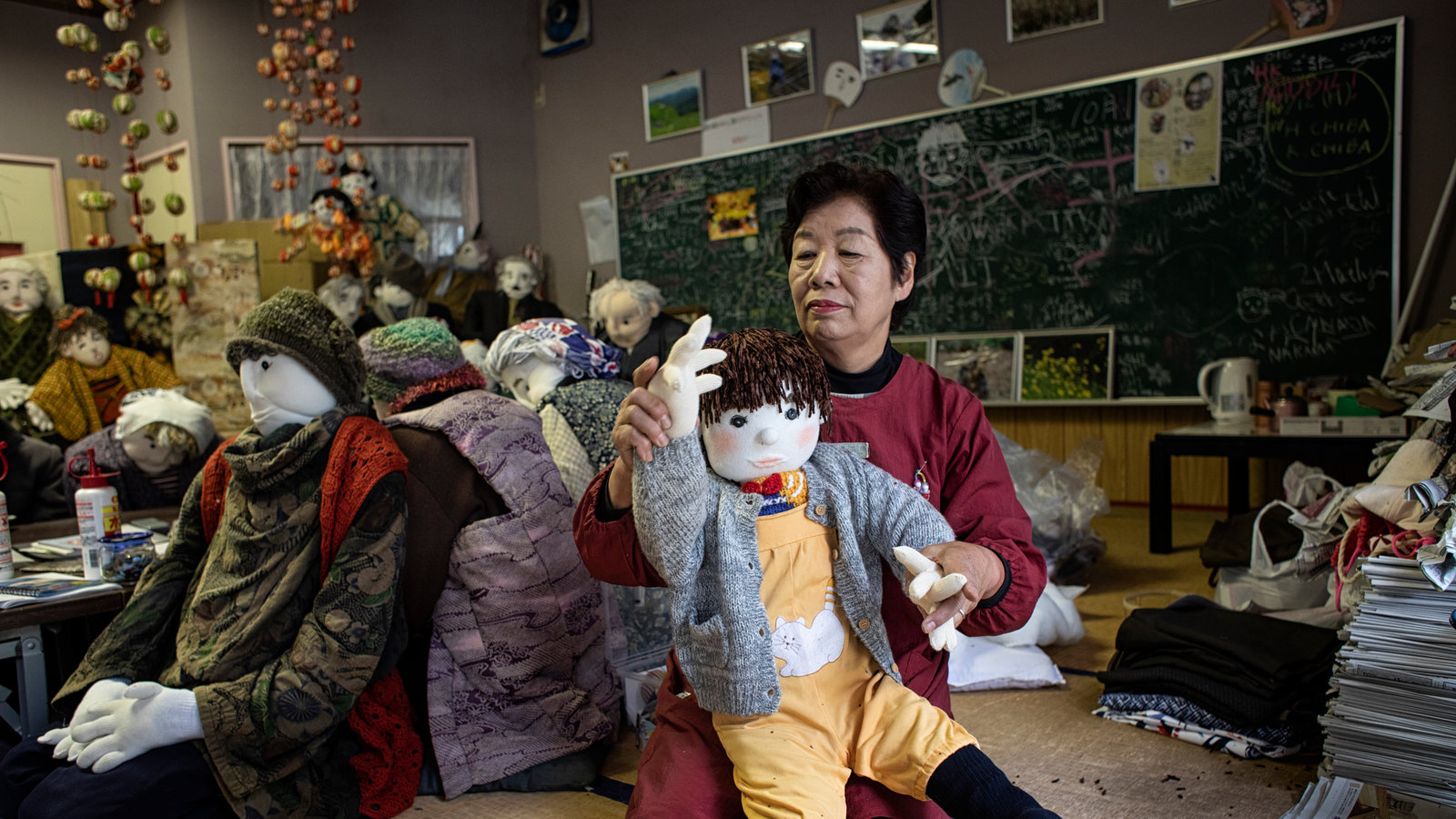 Tsukimi Ayano - Nagoro, wioska lalek w Japonii. Artykuł o współczesnej Japonii - genkai shuraku czyli problem znikających, dyludniających się wsi, ghost towns, ghost villages. Miasta i wsie duchów.