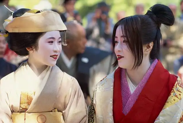 Sei Shonagon and Murasaki Shikibu in Heian Japan - female writers were not exactly friends. Essay about Sei Shonagon, a Japanese female poet from Heian period, author of the Makura no Soshi - how to learn mono no aware and wabi sabi from her. Japanese literature and history.