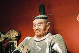 Yagyu - pomnik głowy rodu Poznaj 10 szkół ninja (poprawniej: shinobi) okresów od Heian, przez Sengoku, aż po "bezpiekę" Tokugawów w Edo. Shinobi to nie tylko Iga i Koga...