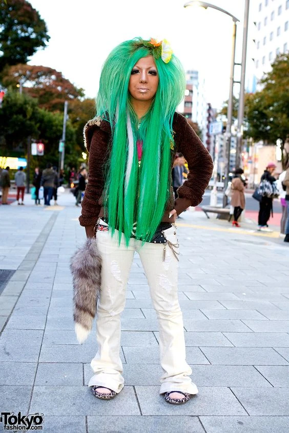 Yamanba and manba gyaru coming from mountain witch - versions of ganguro gyaru from Harajuku, Japan. Essay on modern Japanese society - fashion style of Gyaru, fashion from Harajuku, Tokyo, Japan. Site on Japan, anime, manga.